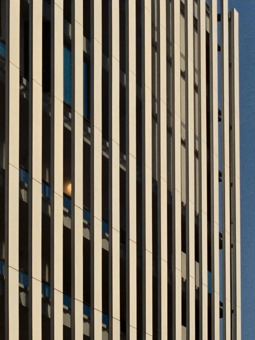 كلاديكو® vertical fin facade